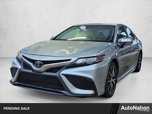 Used 2024 Toyota Camry SE image 1