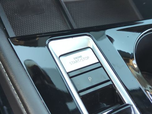 Certified 2024 Volkswagen Atlas Cross Sport SE image 28