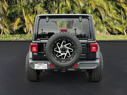Used 2018 Jeep Wrangler Unlimited Sahara AWD/4WD image 6