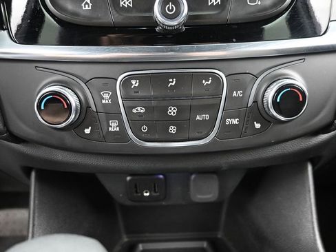 Used 2023 Chevrolet Traverse LT AWD/4WD image 17