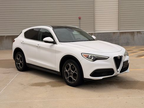 Used 2019 Alfa Romeo Stelvio AWD image 1