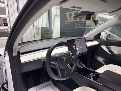 Used 2021 Tesla Model Y Long Range image 6