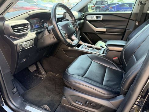 Used 2021 Ford Explorer Limited w/ Equipment Group 301A AWD/4WD image 11
