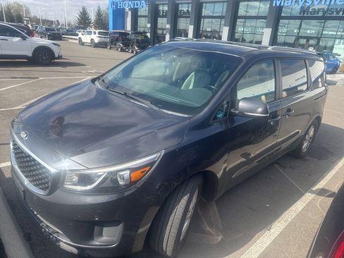 Used 2017 Kia Sedona LX w/ LX Essentials Premium Package image 3