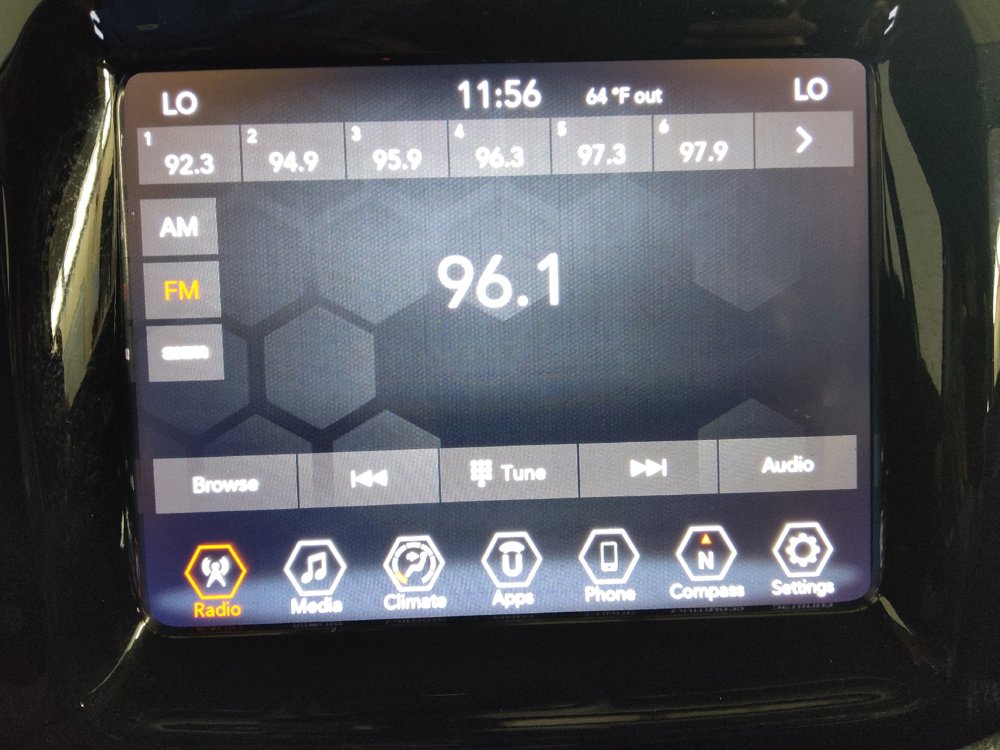 Used 2019 Jeep Compass Latitude FWD image 25