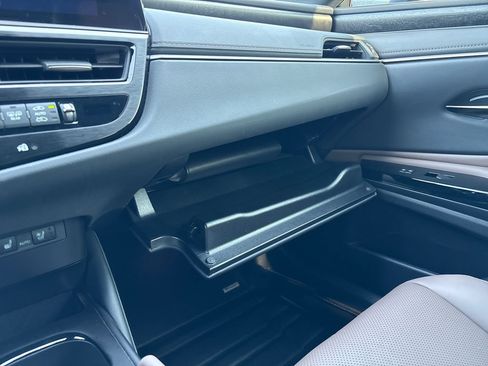 Used 2025 Lexus ES 300h w/ Premium Package FWD image 42