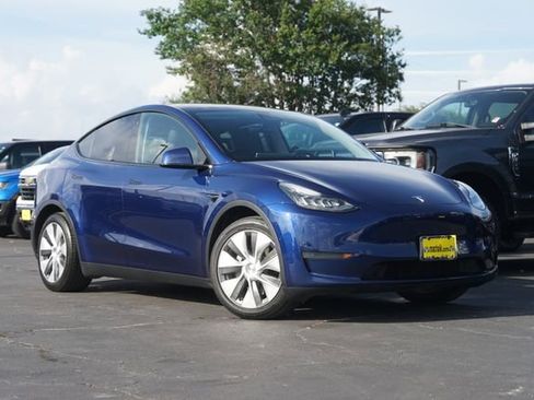 Used 2022 Tesla Model Y Long Range AWD/4WD image 2