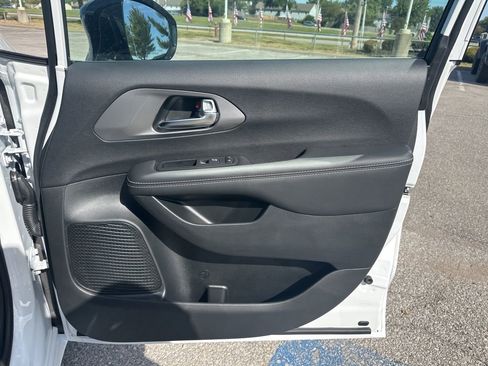 New 2026 Chrysler Pacifica Select image 53
