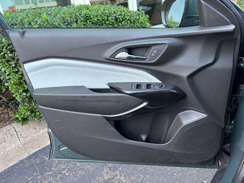 Used 2025 Chevrolet Trax LT FWD image 18