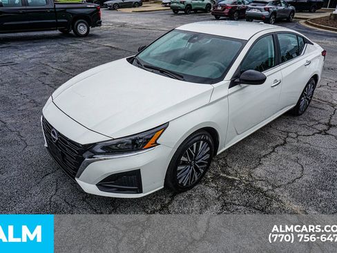 Used 2025 Nissan Altima 2.5 SV FWD image 18