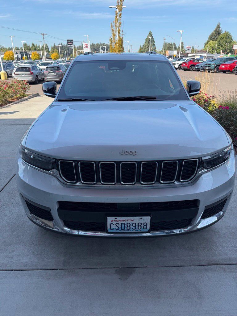 Used 2024 Jeep Grand Cherokee L Limited AWD/4WD image 1