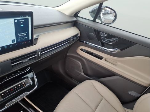 Used 2024 Lincoln Corsair AWD w/ Equipment Group 101A image 21