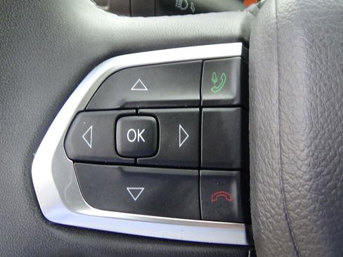 Certified 2025 Jeep Compass Latitude AWD/4WD image 22