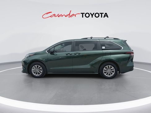 Certified 2025 Toyota Sienna LE FWD image 5
