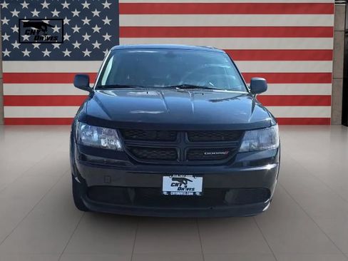Used 2018 Dodge Journey SE w/ Connectivity Group FWD image 2
