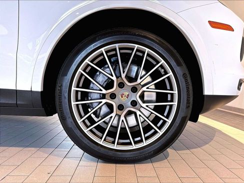 Used 2023 Porsche Cayenne Platinum Edition AWD/4WD image 14