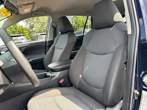 Used 2025 Toyota RAV4 XLE AWD/4WD image 36