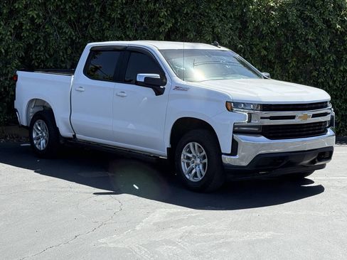 Used 2022 Chevrolet Silverado 1500 LT w/ Z71 Off-Road Package AWD/4WD image 3
