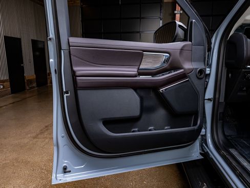 Used 2025 Ford Expedition Platinum w/ Platinum Ultimate Package image 36