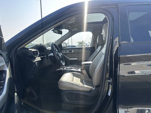 Used 2021 Ford Explorer Limited w/ Equipment Group 301A AWD/4WD image 7