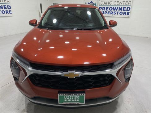 Used 2024 Chevrolet Trax LT w/ LT Convenience Package image 3