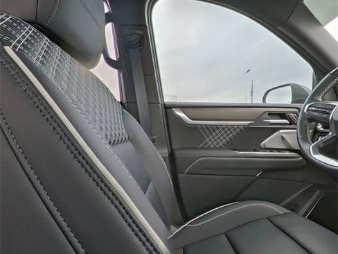 Used 2025 GMC Acadia Denali w/ Super Cruise Package image 30