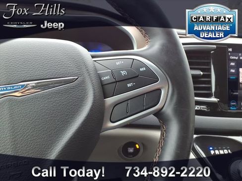 Used 2018 Chrysler Pacifica Touring-L Plus w/ Tire & Wheel Group image 19