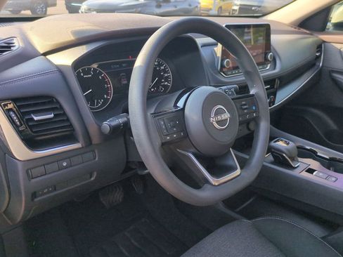Used 2023 Nissan Rogue SV image 10