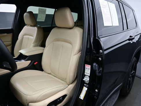 Used 2024 Jeep Grand Cherokee L Limited w/ Black Appearance Package AWD/4WD image 14