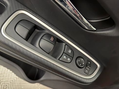 New 2025 Nissan Versa SR w/ Trunk Package FWD image 23