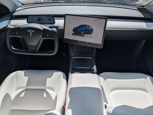 Used 2023 Tesla Model Y Long Range AWD/4WD image 10