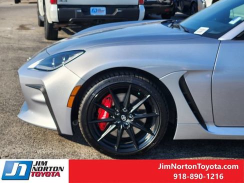 Used 2026 Toyota GR86 Premium w/ Performance Package RWD image 9