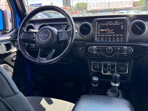Used 2021 Jeep Gladiator Willys image 24