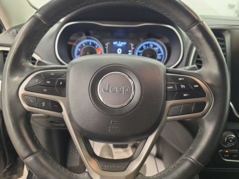 Used 2019 Jeep Cherokee Latitude Plus FWD image 29