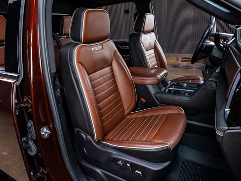 Used 2024 GMC Sierra 3500 Denali Ultimate image 31