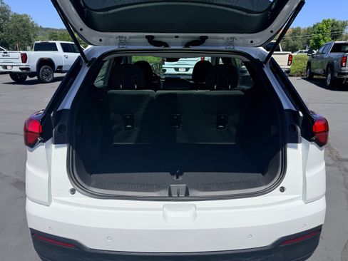 New 2027 Chevrolet Bolt LT w/ Comfort Package FWD image 24