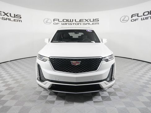 Used 2025 Cadillac XT6 Luxury FWD image 2