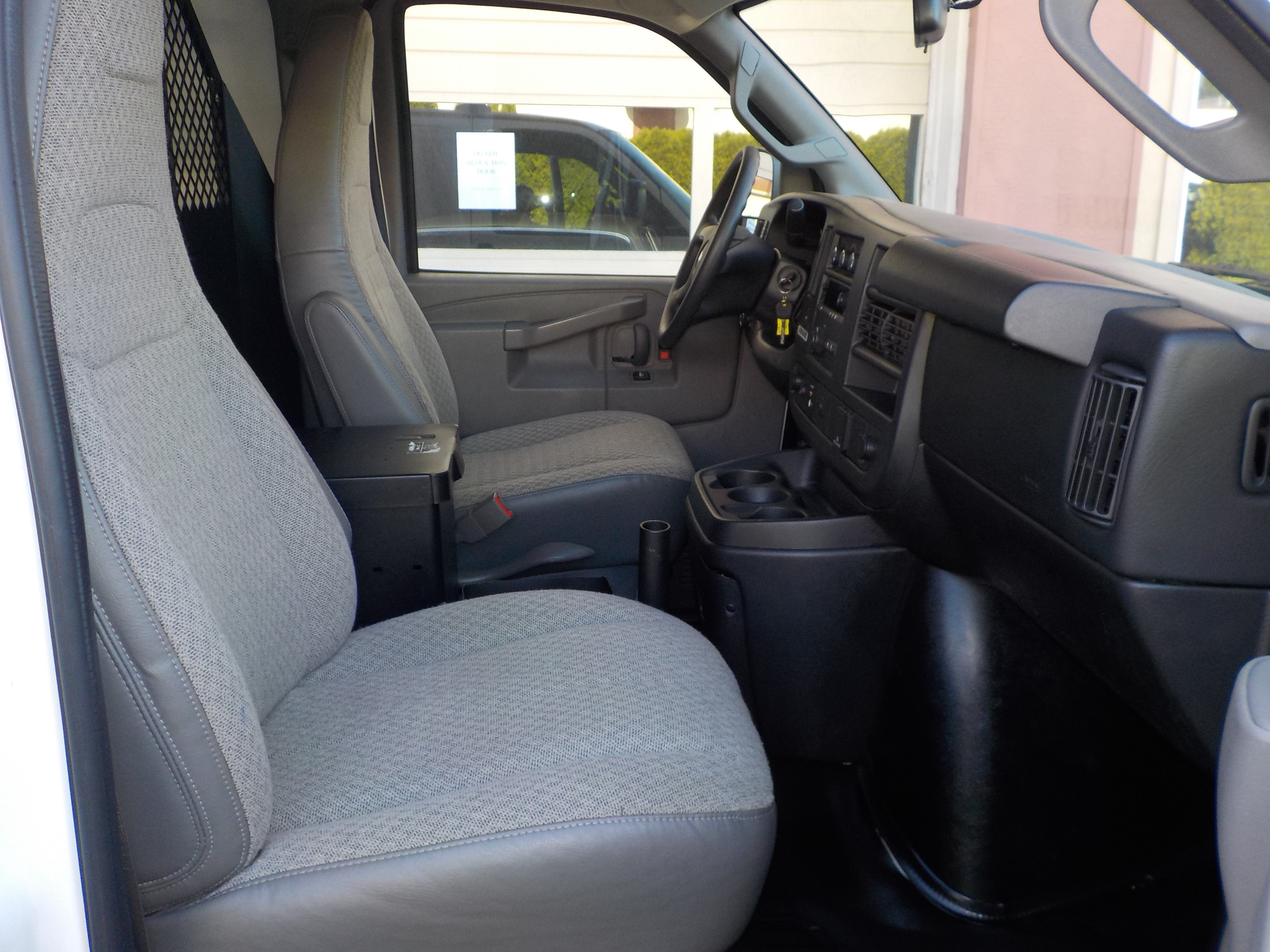 Used 2016 Chevrolet Express 2500 RWD image 25
