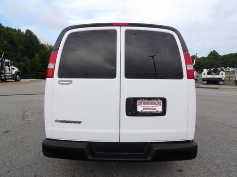 Used 2025 Chevrolet Express 3500 LS RWD image 6