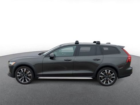 Used 2020 Volvo V60 T5 Cross Country image 5
