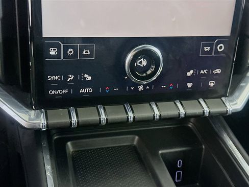 Used 2025 GMC Acadia Elevation image 24