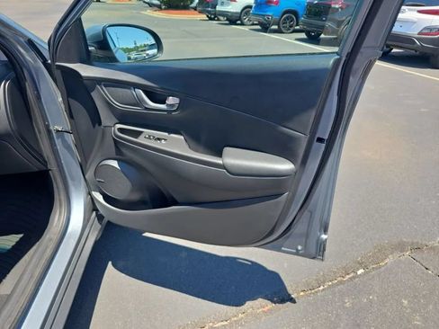 Used 2020 Hyundai Kona Limited FWD image 48
