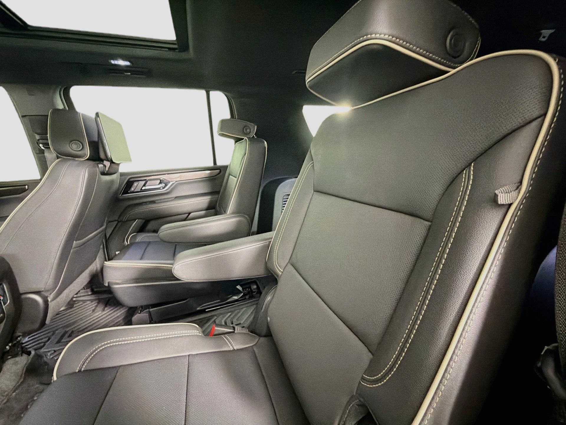 Used 2026 GMC Yukon XL Elevation w/ Elevation Premium Package AWD/4WD image 26