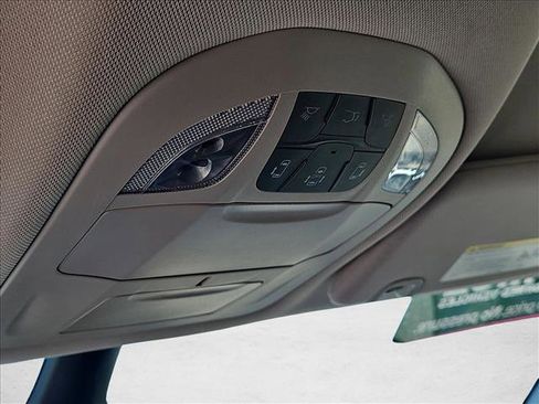 Used 2023 Chrysler Voyager LX image 21