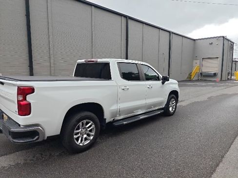 Used 2022 Chevrolet Silverado 1500 LT AWD/4WD image 3