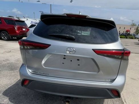Used 2020 Toyota Highlander XLE FWD image 9