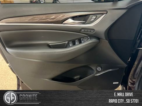Used 2024 Buick Enclave Avenir w/ Avenir Technology Package AWD/4WD image 11