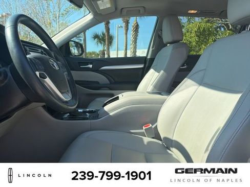 Used 2019 Toyota Highlander XLE image 14