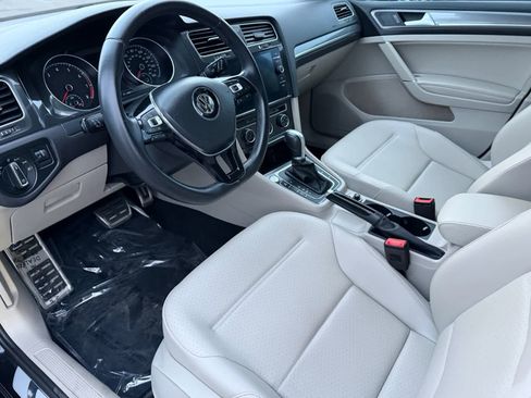 Used 2018 Volkswagen Golf Alltrack SE image 2