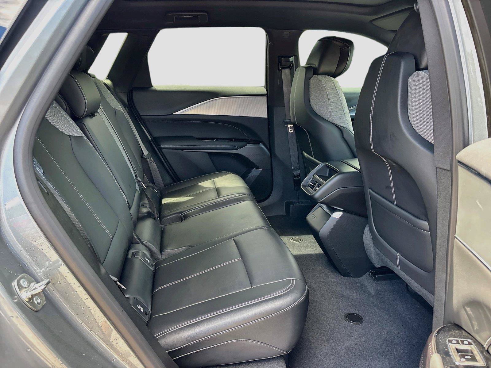 Used 2024 Cadillac Lyriq Tech RWD image 27